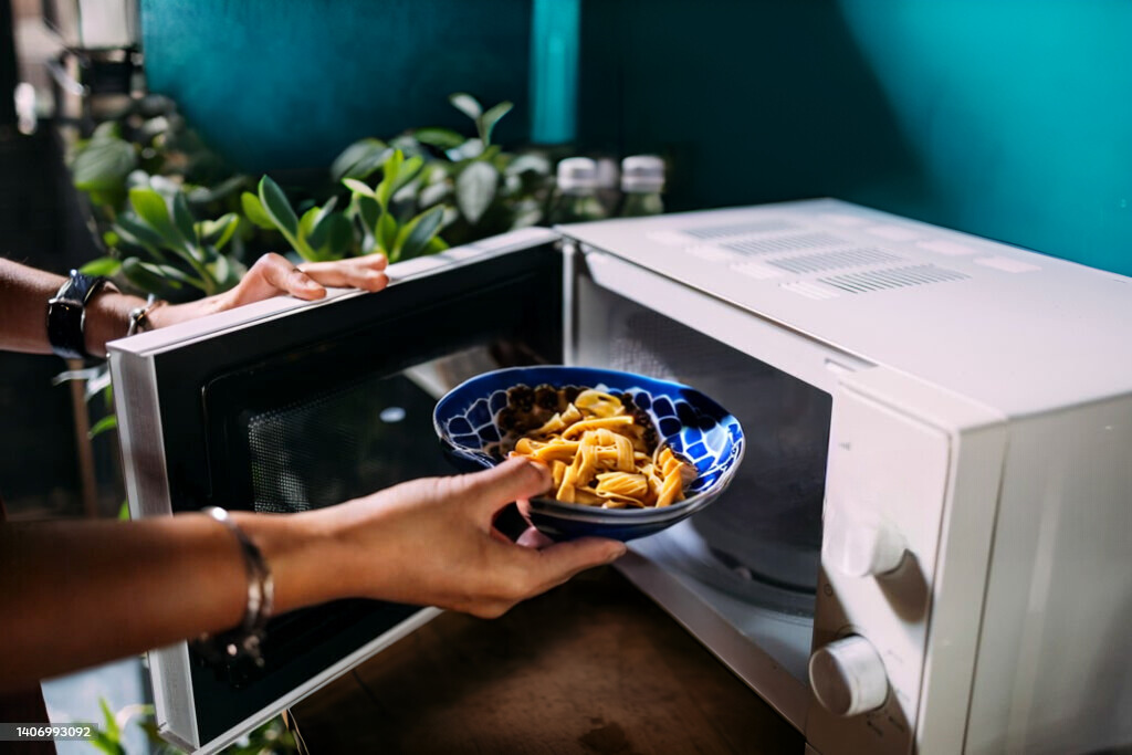 Cucinare al microonde fa male alla salute?