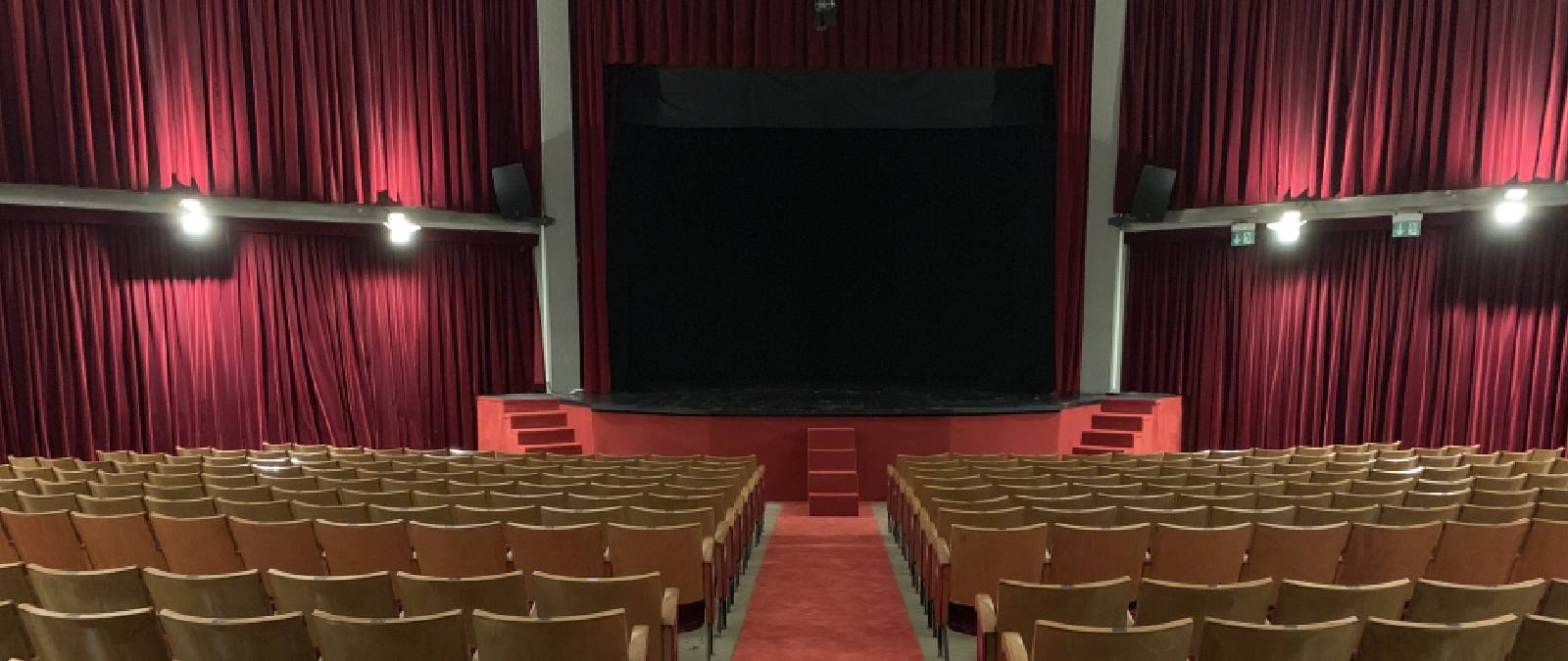 Riportiamo gli scrittori a teatro