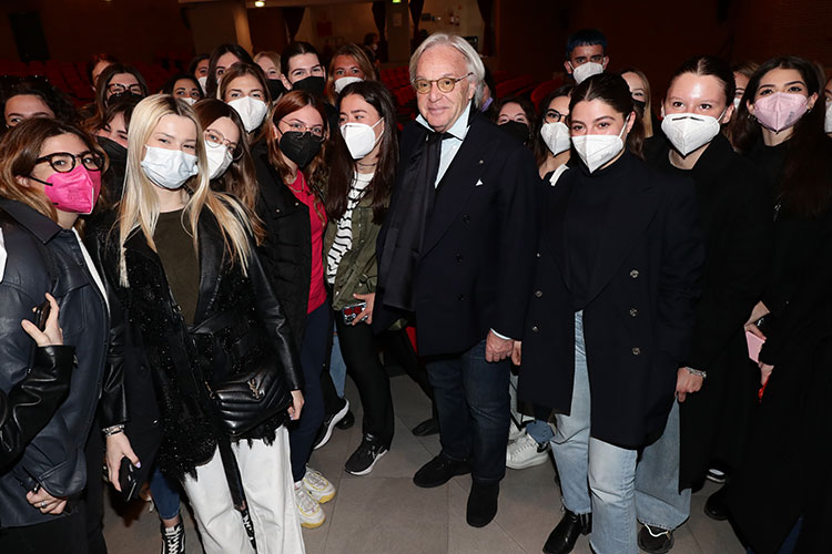 Diego Della Valle e le studentesse IULM