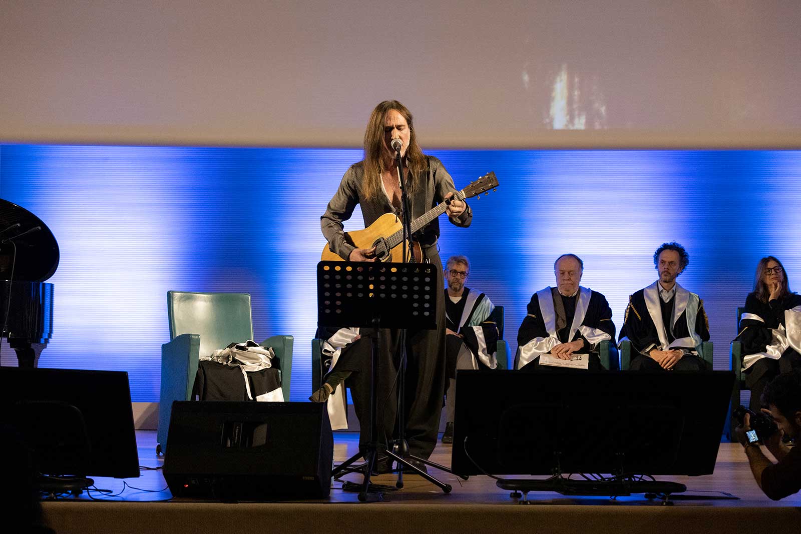 Manuel Agnelli si esibisce in IULM