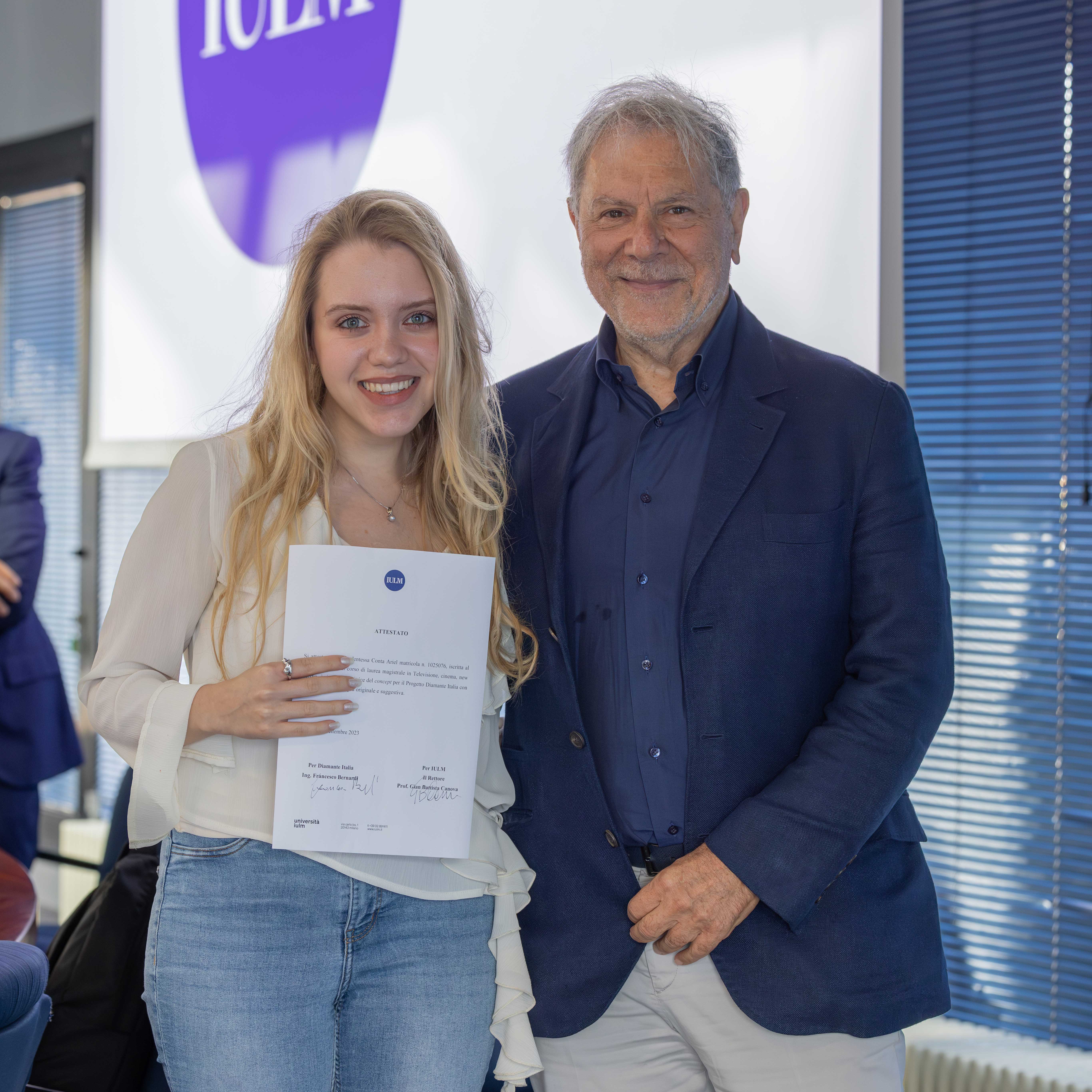 Una delle studentesse vincitrici del contest