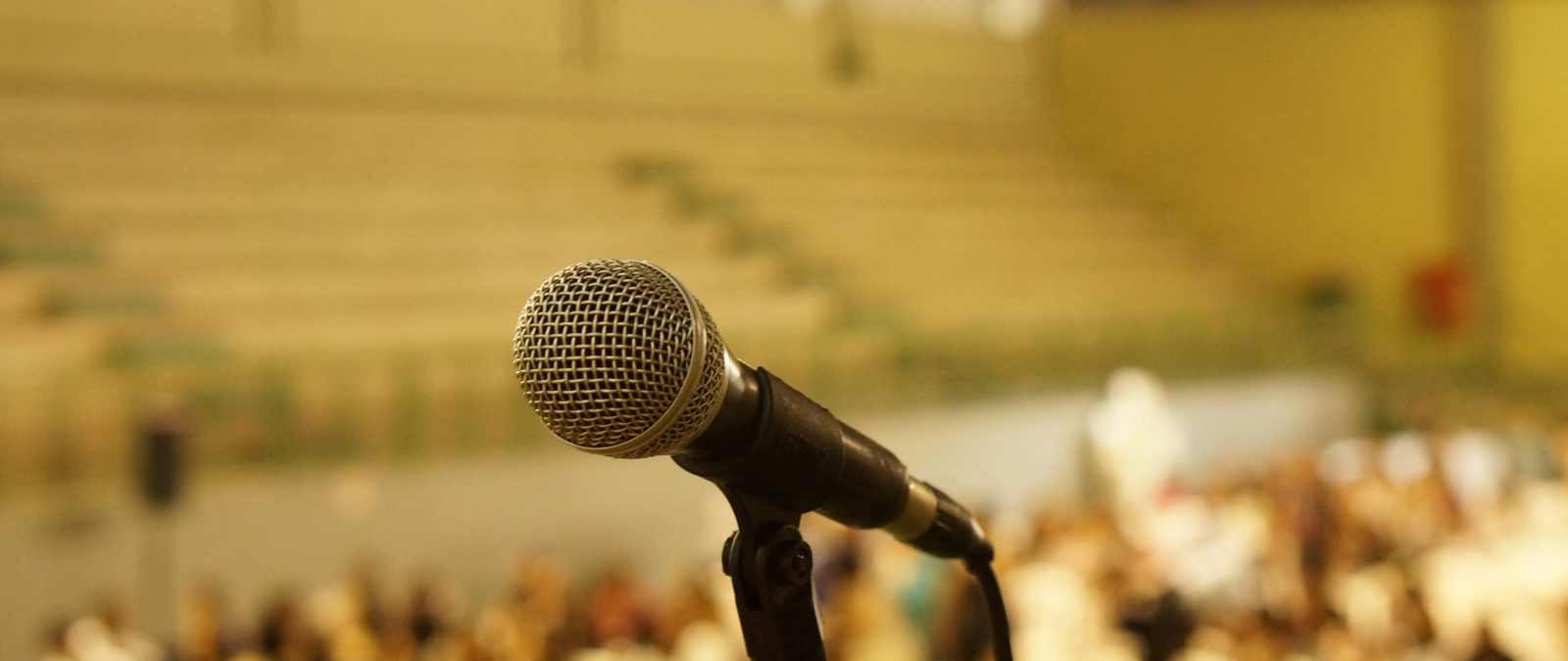 Participate in the activities of the IULM Debate Club!